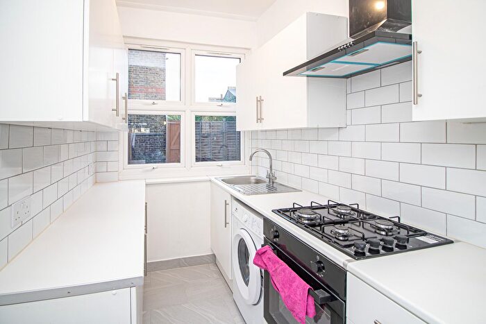 4 Bedroom Maisonette To Rent In Tooting High Street, London, SW17