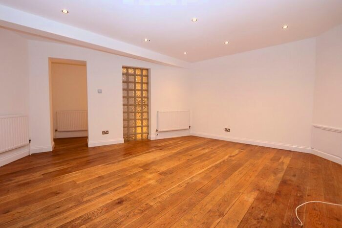 1 Bedroom Maisonette To Rent In High Street, Ongar, CM5