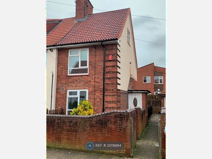 3 Bedroom End Of Terrace House To Rent In Hoten Road, Nottingham, NG2