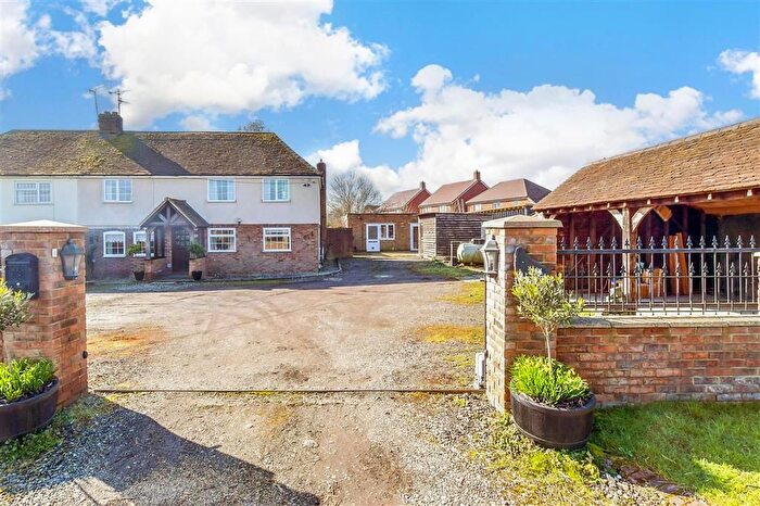 4 Bedroom Semi-Detached House For Sale In Claygate Road, Yalding, Maidstone, Kent, ME18