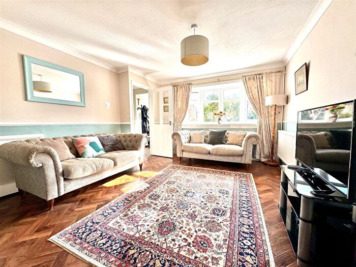 3 Bedroom Terraced House For Sale In Mark Close, Bexleyheath, DA7