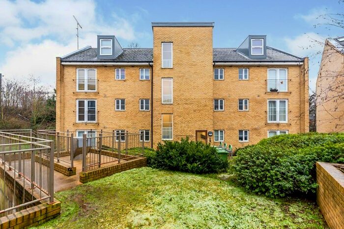 1 Bedroom Flat To Rent In Grove Road, Hitchin, Hertfordshire SG4