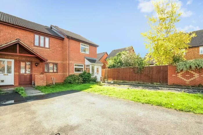 2 Bedroom Terraced House To Rent In Coopers Green, Bicester, OX26