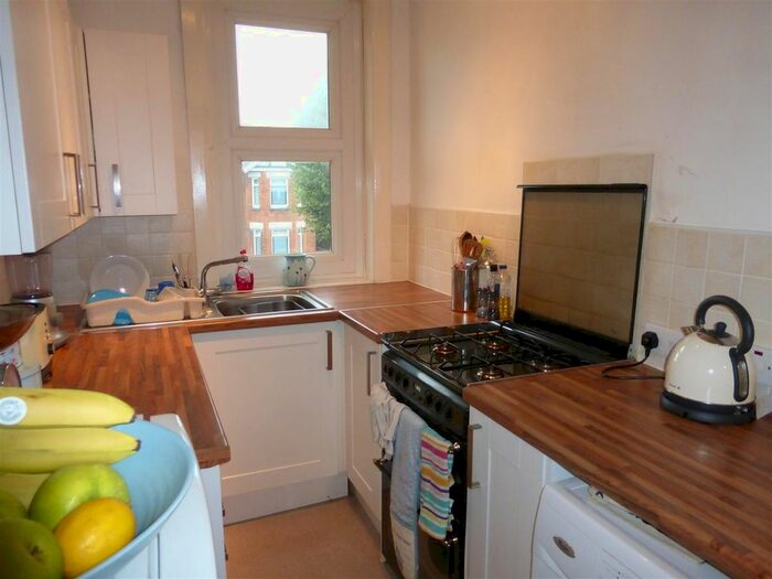 2 Bedroom Flat To Rent In Castlemain Avenue, Southbourne, Bournemouth, BH6