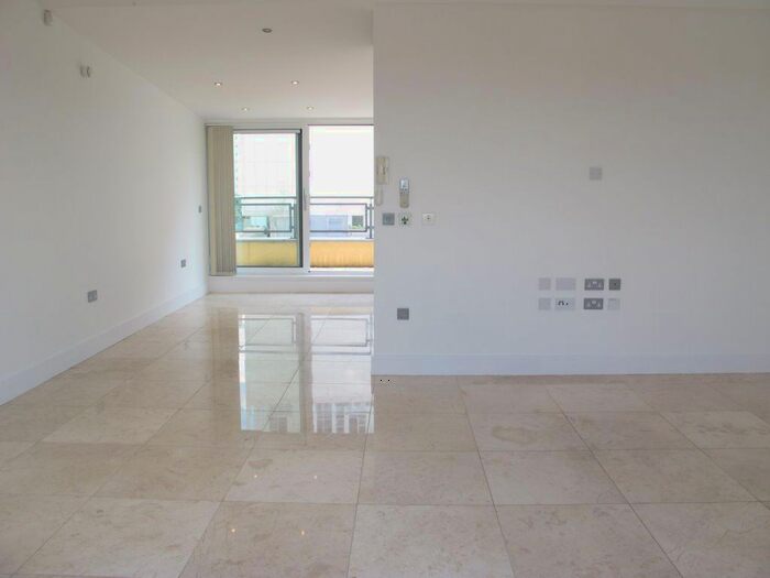 2 Bedroom Flat To Rent In Hardwick Square, Wandsworth, London, SW18