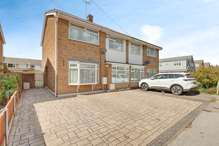 3 Bedroom Semi-Detached House For Sale In Seamore Avenue, Benfleet, SS7