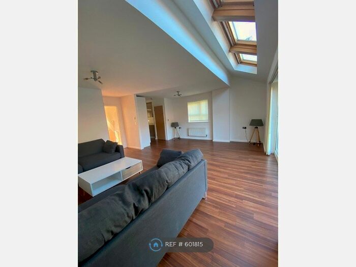 3 Bedroom End Of Terrace House To Rent In Kempster Gardens, Salford, M7