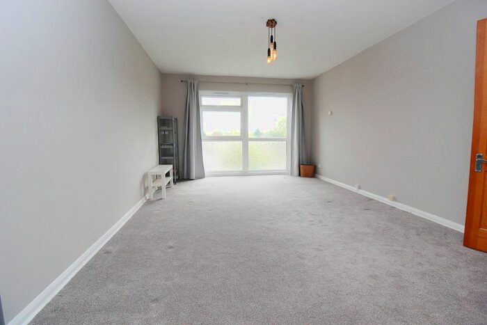 1 Bedroom Flat To Rent In Woodcote Road, Wallington, SM6