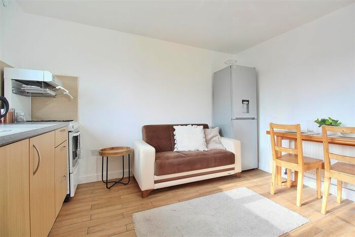 1 Bedroom Flat To Rent In Northumberland Avenue, Isleworth, TW7