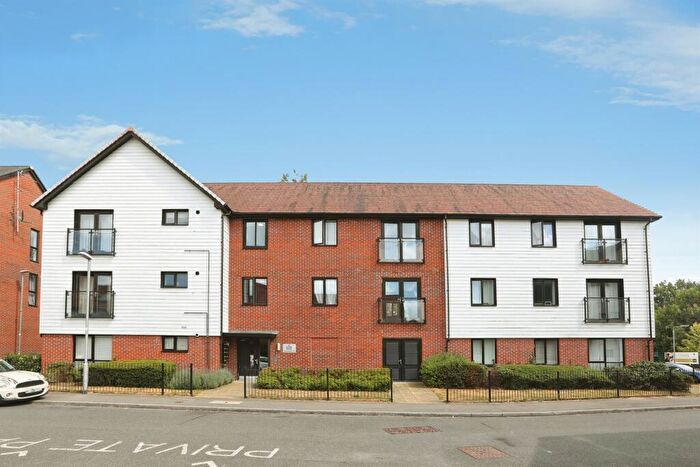 1 Bedroom Flat For Sale In Derby Drive, Leybourne, West Malling, ME19