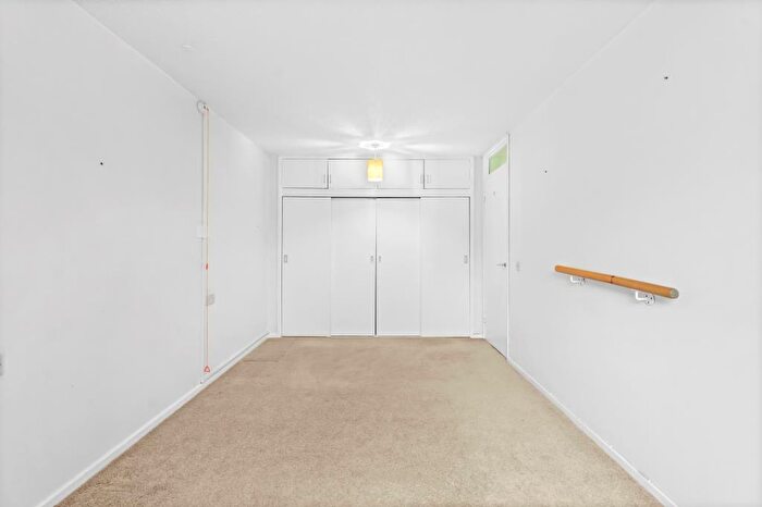 1 Bedroom Flat For Sale In Brookside Avenue, Polegate, BN26