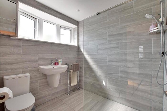 4 Bedroom Semi-Detached House For Sale In Pragnell Road, Grove Park, London, SE12
