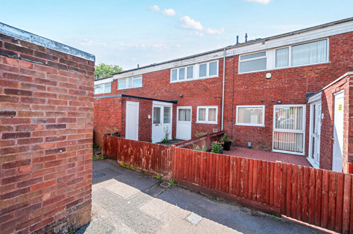 3 Bedroom Terraced House For Sale In Elm Park Close, Houghton Regis, Dunstable, LU5