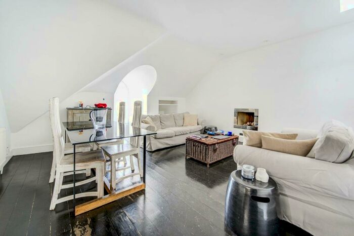 2 Bedroom Flat To Rent In Redcliffe Gardens, Chelsea, London, SW10