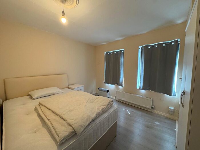 2 Bedroom Flat To Rent In Hanwell Broadway, W7