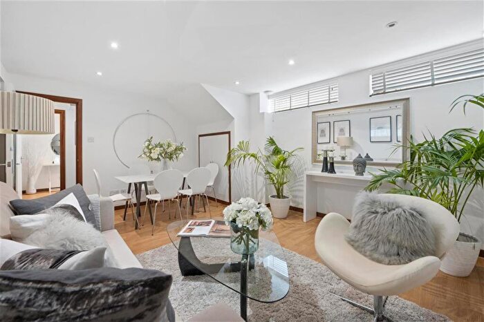 2 Bedroom Flat For Sale In Boleyn Road, London, N16