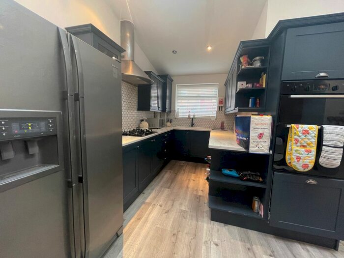 5 Bedroom Terraced House To Rent In Burley Road, Leeds, West Yorkshire, LS4