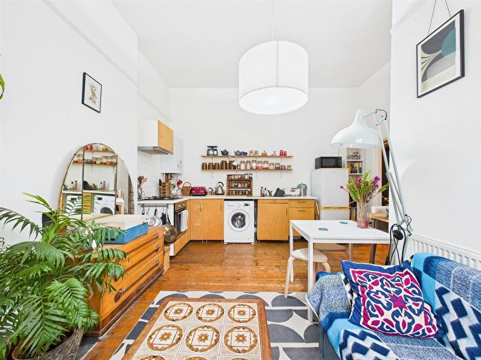 1 Bedroom Flat For Sale In West Green Road, London, N15