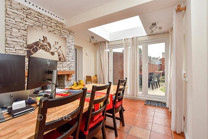 3 Bedroom Semi Detached House For Sale In Dale Road, Rochester, Kent, ME1