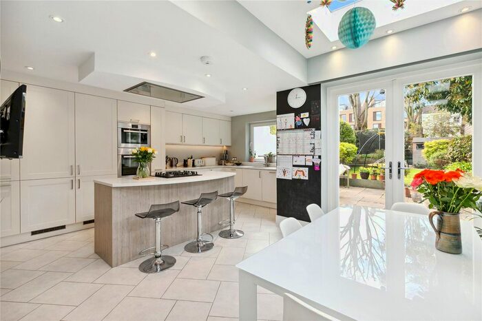 5 Bedroom Semi-Detached House To Rent In Orlando Road, London, SW4