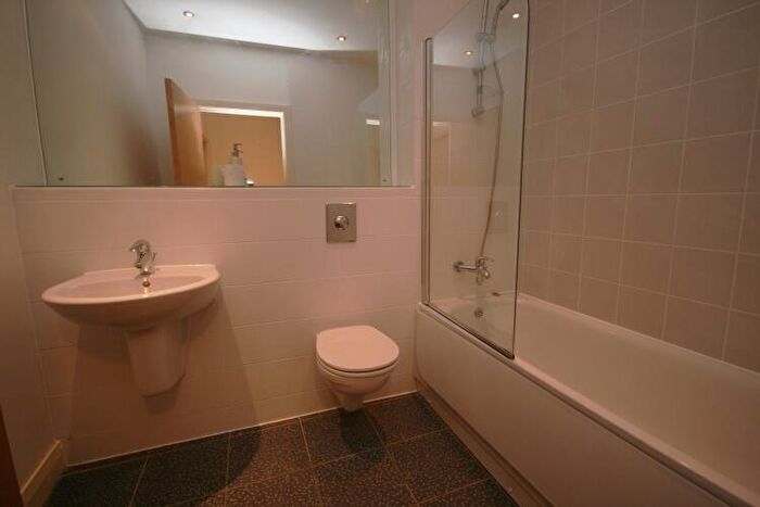 2 Bedroom Apartment To Rent In Ellesmere Street Manchester, M15