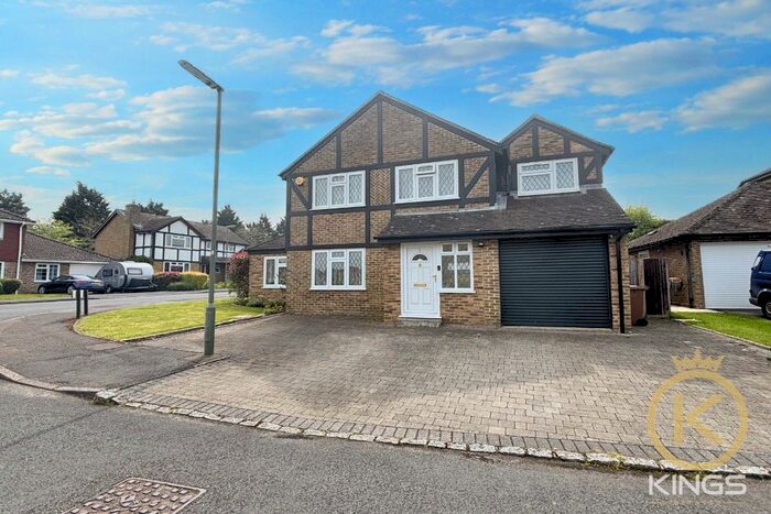 5 Bedroom Detached House To Rent In Kestrel Close, Guildford, GU4