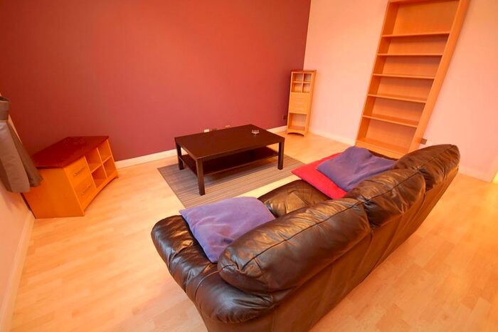 2 Bedroom Flat To Rent In Charles Street, City Centre, Aberdeen, AB25