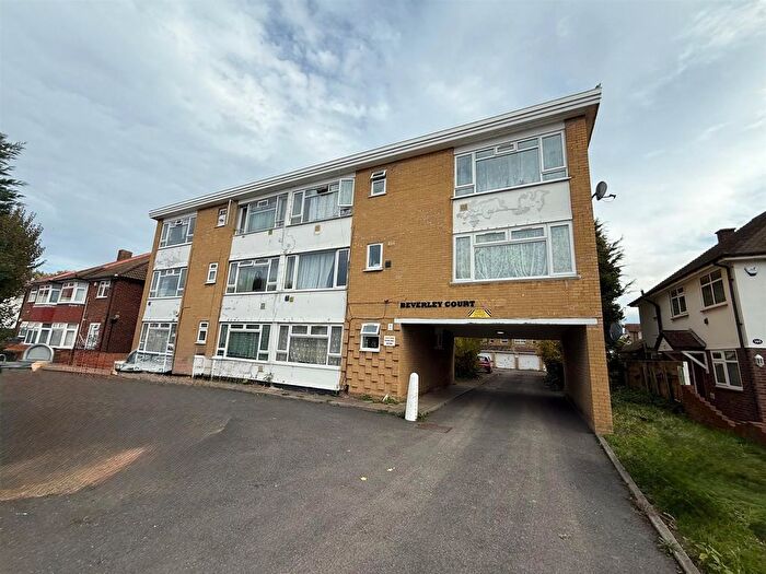 Studio For Sale In Wellington Road South, Hounslow, TW4