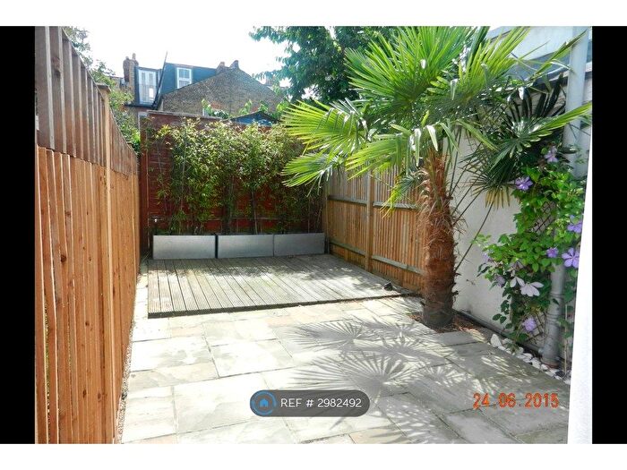 3 Bedroom Maisonette To Rent In Quinton Street, London, SW18