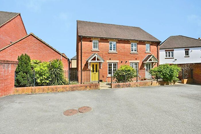 3 Bedroom Semi Detached House For Sale In Alicia Close, Taw Hill, Swindon, SN25