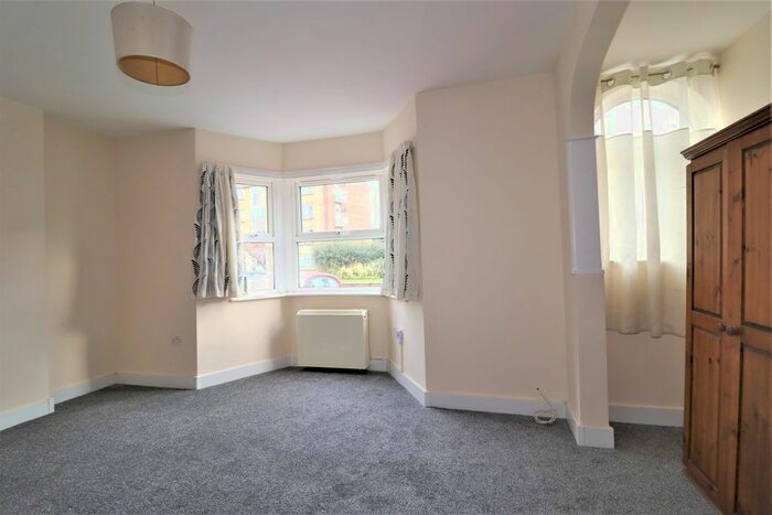 1 Bedroom Maisonette To Rent In High Street, Addlestone, Surrey KT15