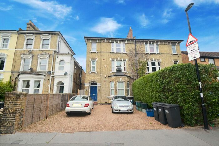 2 Bedroom Flat To Rent In Woodside Green, Woodside, Croydon, SE25