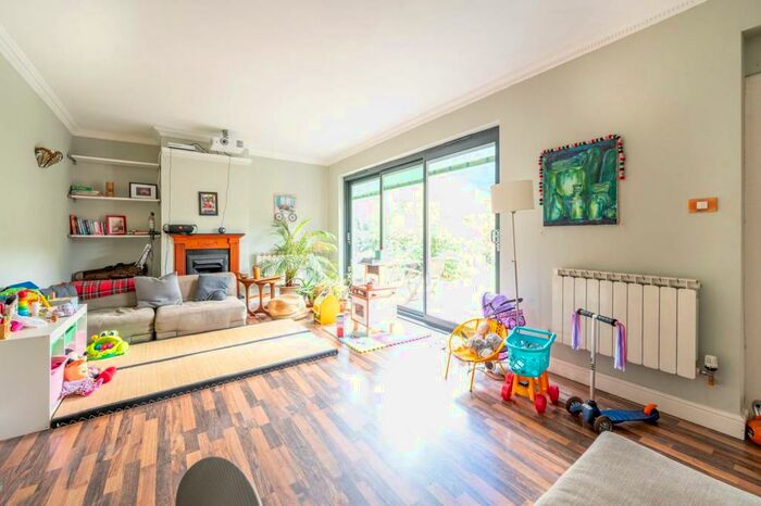 4 Bedroom House To Rent In Warkworth Road, Tottenham, London, N17