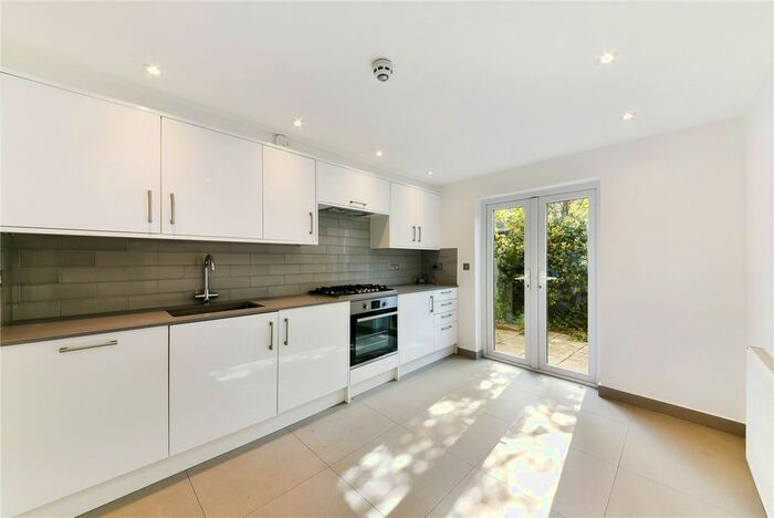 5 Bedroom Terraced House To Rent In Keith Grove, Shepherds Bush, London, W12