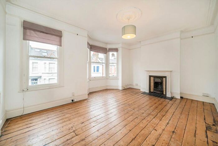 3 Bedroom Flat For Sale In Jedburgh Street, Battersea, SW11