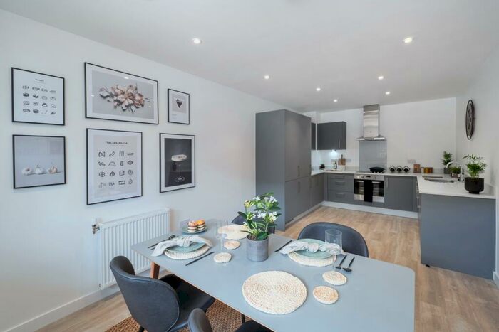 2 Bedroom Apartment To Rent In Queens Road, Peckham, SE15