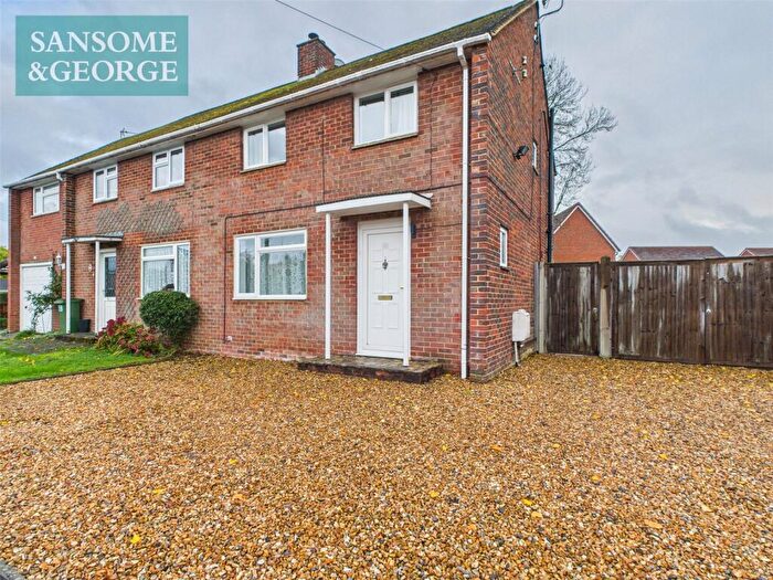 2 Bedroom Semi-Detached House For Sale In Franklin Avenue, Tadley, Hampshire, RG26