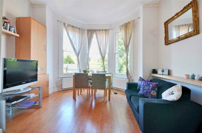 3 Bedroom Flat To Rent In Garlinge Road, West Hampstead, NW2