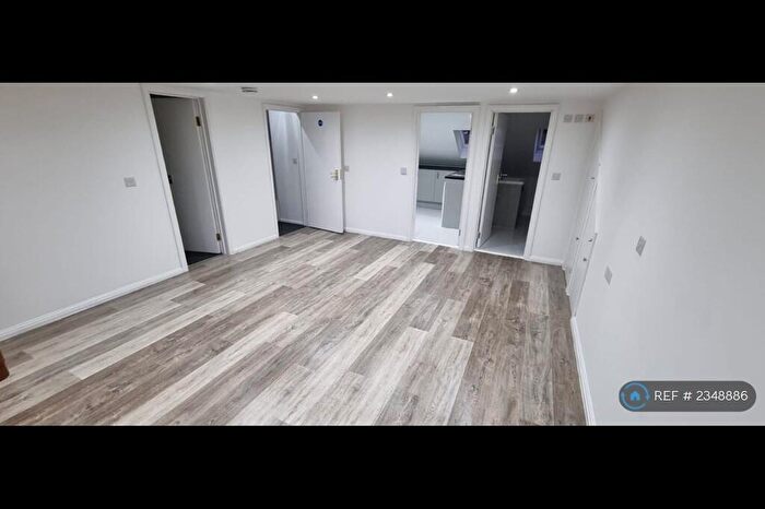 1 Bedroom Flat To Rent In The Drive, Slough, SL3