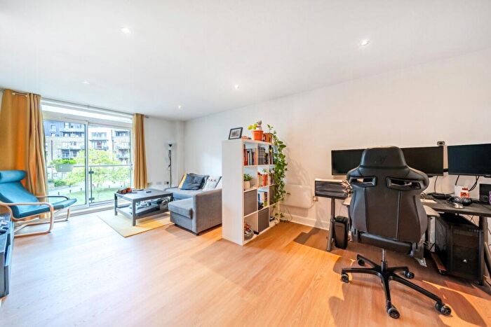 1 Bedroom Flat For Sale In Birdwood Avenue, London, SE13