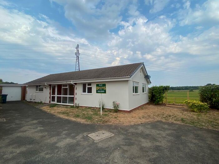 3 Bedroom Detached Bungalow To Rent In Fircroft, Kingsbury, B78