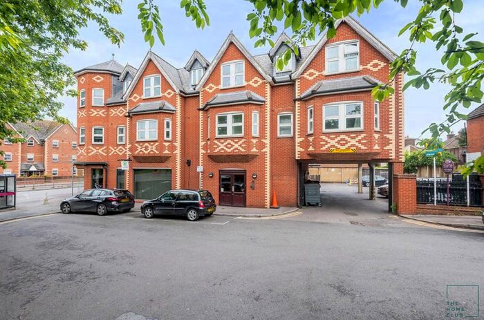 2 Bedroom Flat To Rent In Church Road, Guildford, GU1