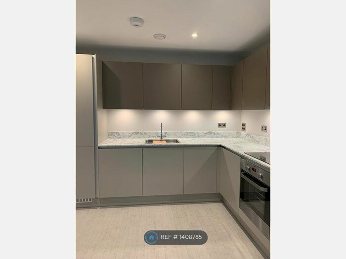 1 Bedroom Flat To Rent In Vanburgh Court, Slough, SL2