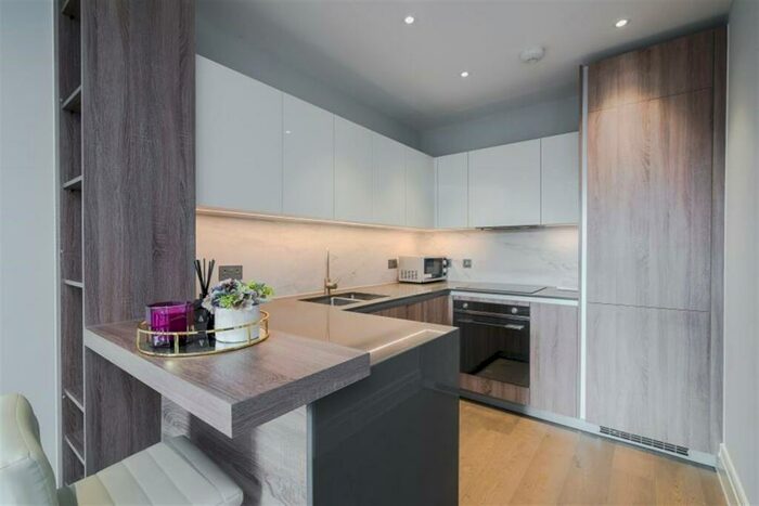 1 Bedroom Apartment To Rent In Hamond Court, Queenshurst Square, KT2