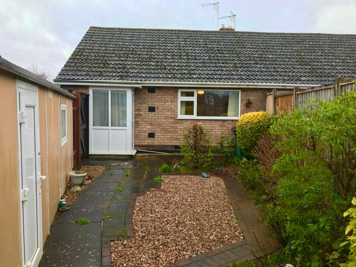 2 Bedroom Bungalow To Rent In Durham Drive, Wigston, LE18