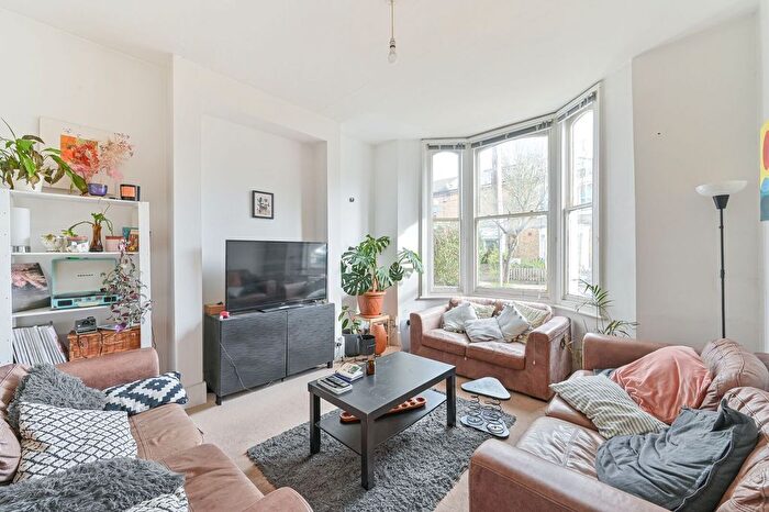 4 Bedroom Property To Rent In Rattray Road, Brixton, London, SW2