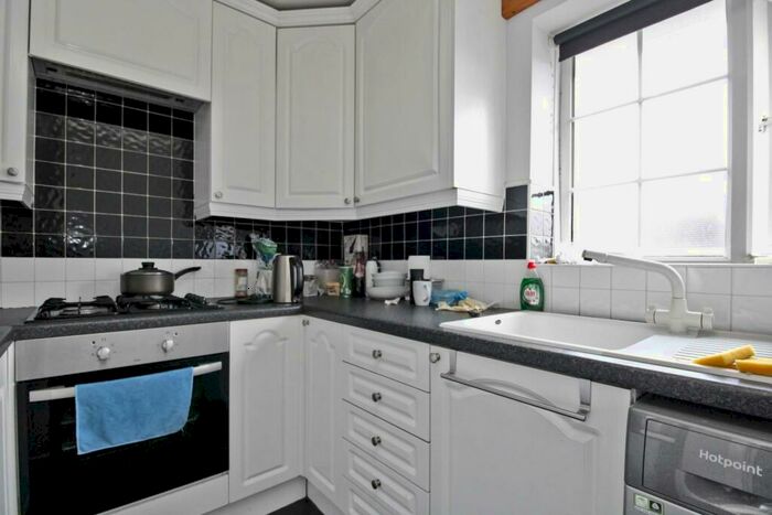 1 Bedroom Flat To Rent In Kirk Lane, Yeadon, Leeds, LS19