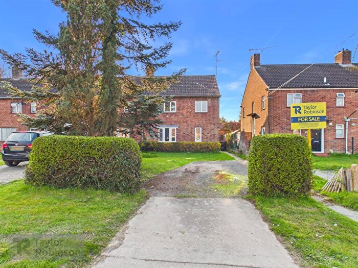 3 Bedroom End Of Terrace House For Sale In Pearson Road, Pound Hill, Crawley, RH10