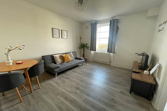 1 Bedroom Flat To Rent In Mildmay Grove South, Islington London, N1