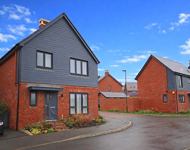 3 Bedroom Detached House For Sale In Burdock Road, Horsham, RH12